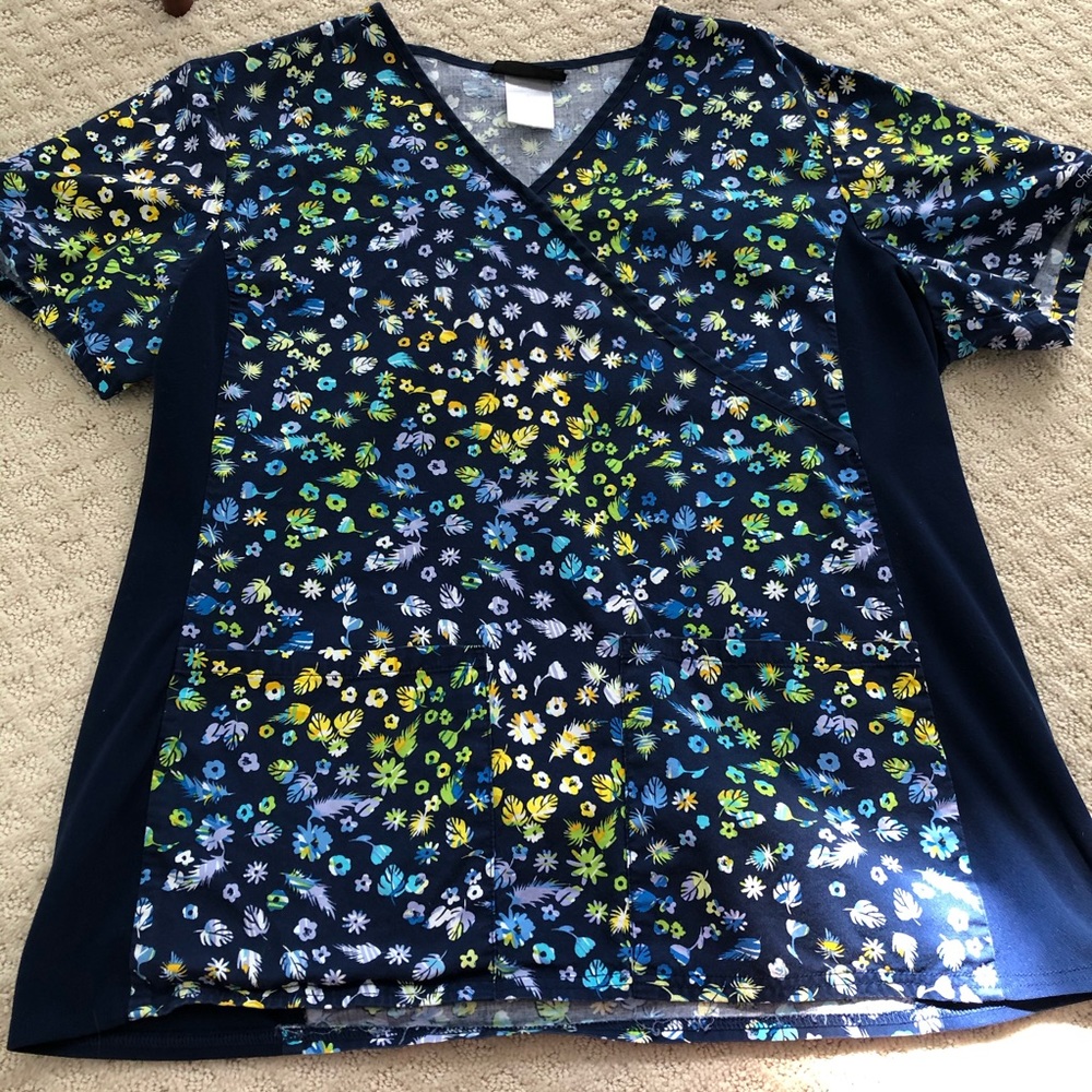 Cherokee blue/green flowered scrub top size large